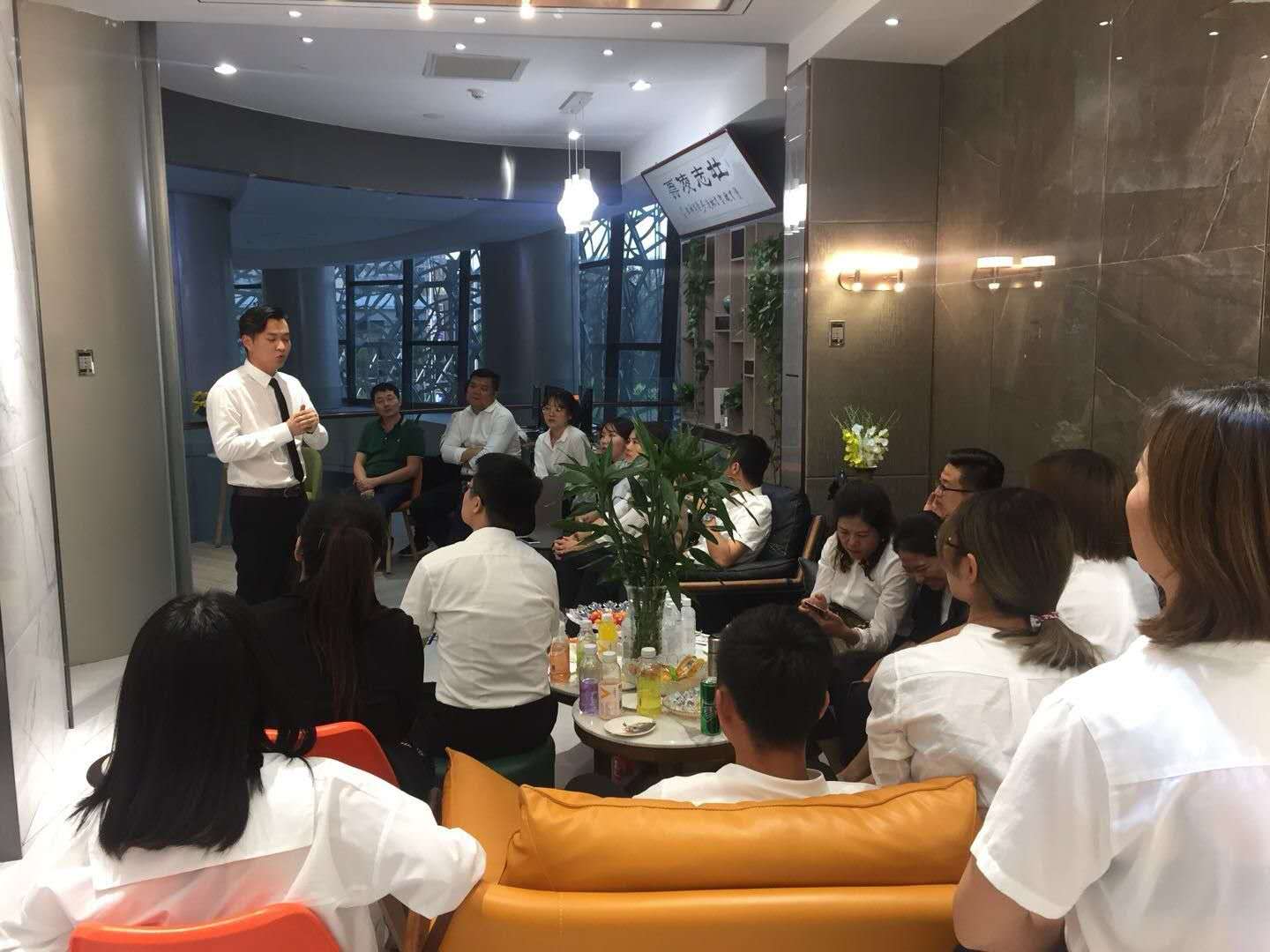 黄瓜视频黄色网站与星艺装饰领导交流