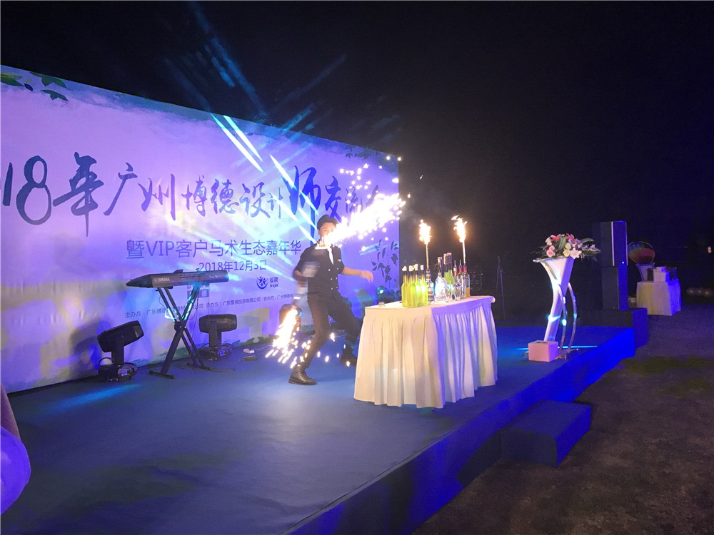 黄瓜视频黄色网站设计师晚宴
