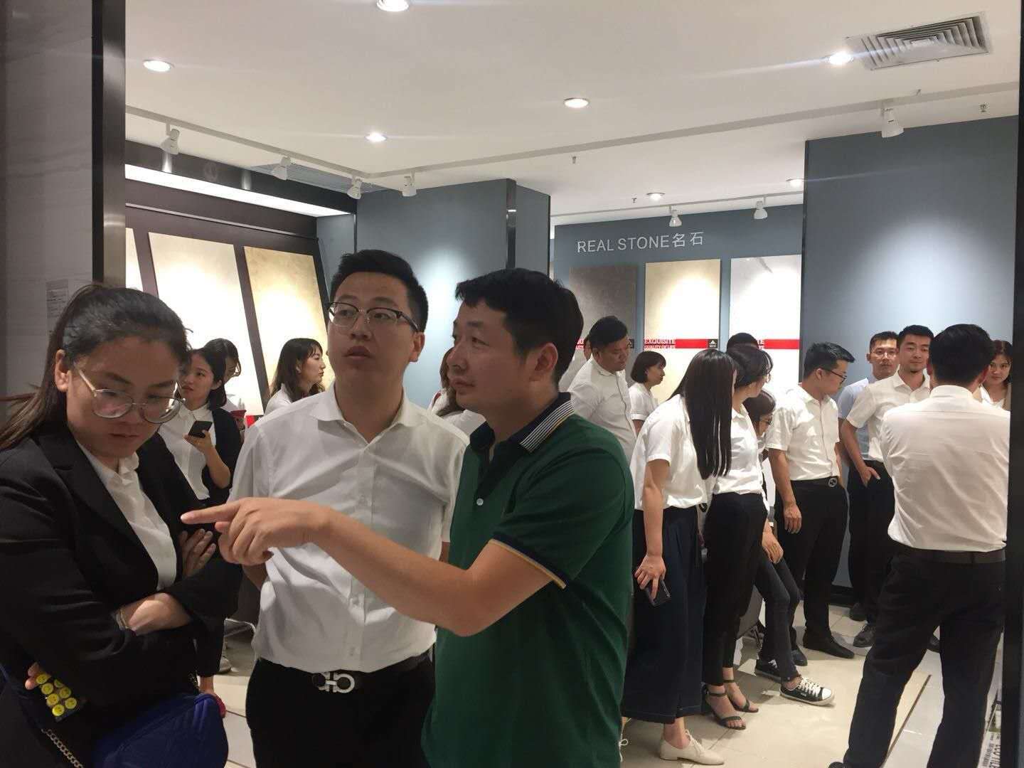 呼市黄瓜视频黄色网站总经理王宏昌讲解名石工艺